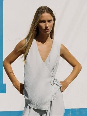 Zara Flowy V Neck Top Light Grey Size Medium